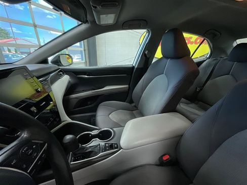 Used 2021 Toyota Camry LE image 12