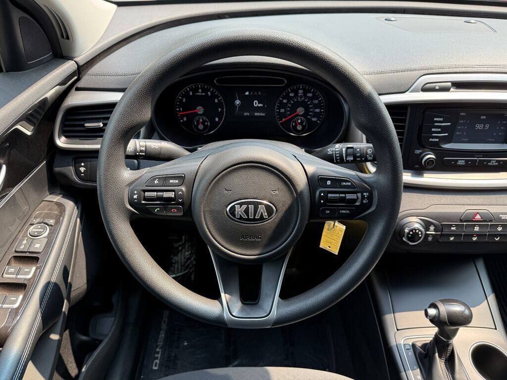 Used 2017 Kia Sorento AWD image 14