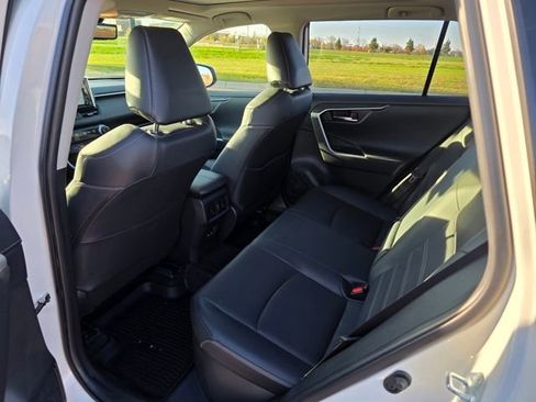 Used 2020 Toyota RAV4 Limited image 20