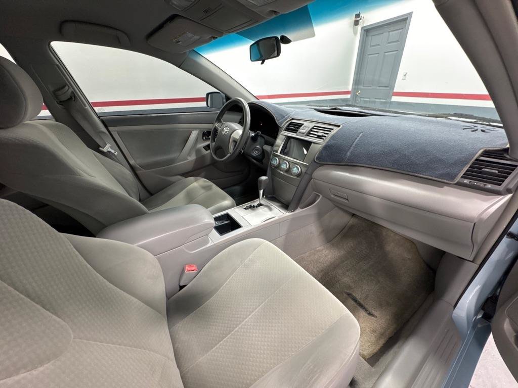 Used 2009 Toyota Camry LE FWD image 13