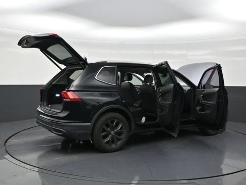 Used 2024 Volkswagen Tiguan SE FWD image 28