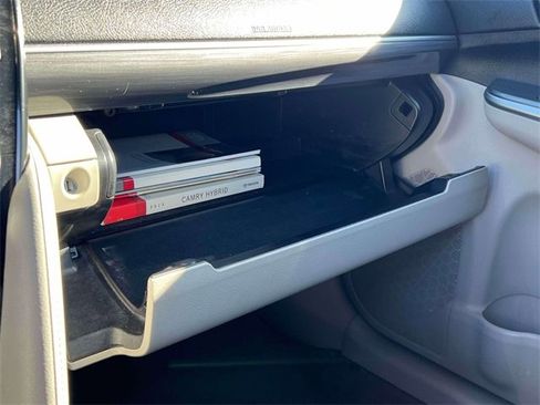 Used 2013 Toyota Camry LE image 28