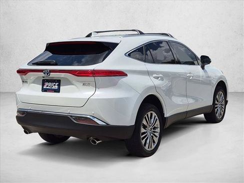 Used 2024 Toyota Venza XLE AWD/4WD image 5
