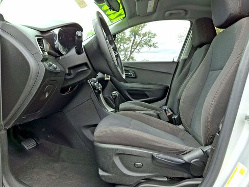 Used 2019 Chevrolet Trax LS FWD image 11