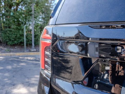 Used 2025 Chevrolet Suburban Z71 image 26