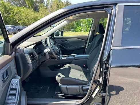 Used 2023 Nissan Rogue S image 9