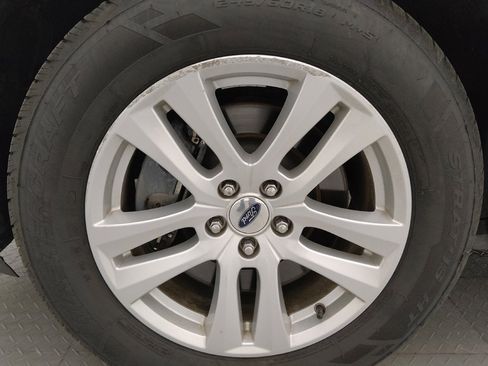 Used 2018 Ford Explorer XLT image 31