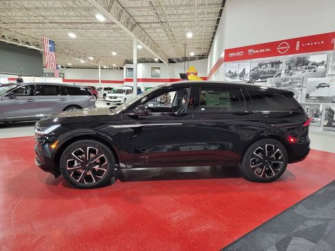 New 2026 Lincoln Nautilus Reserve image 8