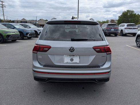 Used 2024 Volkswagen Tiguan SE R-Line image 4