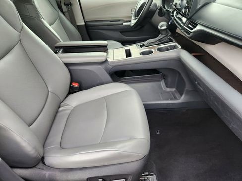 Used 2023 Toyota Sienna XLE image 11