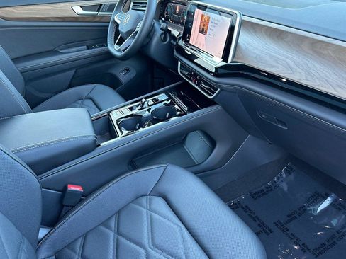 New 2026 Volkswagen Atlas SE FWD image 16
