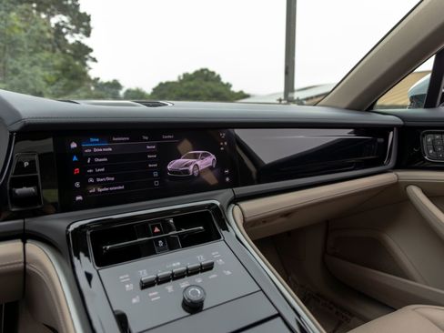 Certified 2025 Porsche Panamera image 36