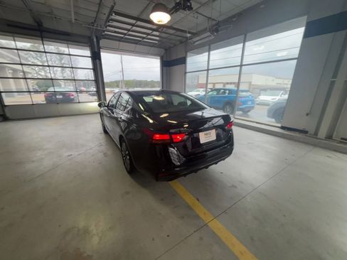 Used 2025 Nissan Altima 2.5 SV image 15