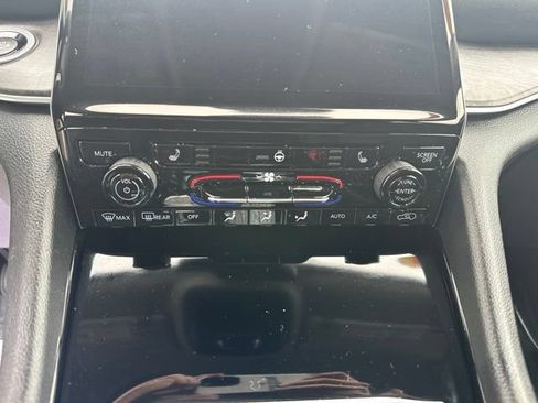 Used 2023 Jeep Grand Cherokee Limited AWD/4WD image 16