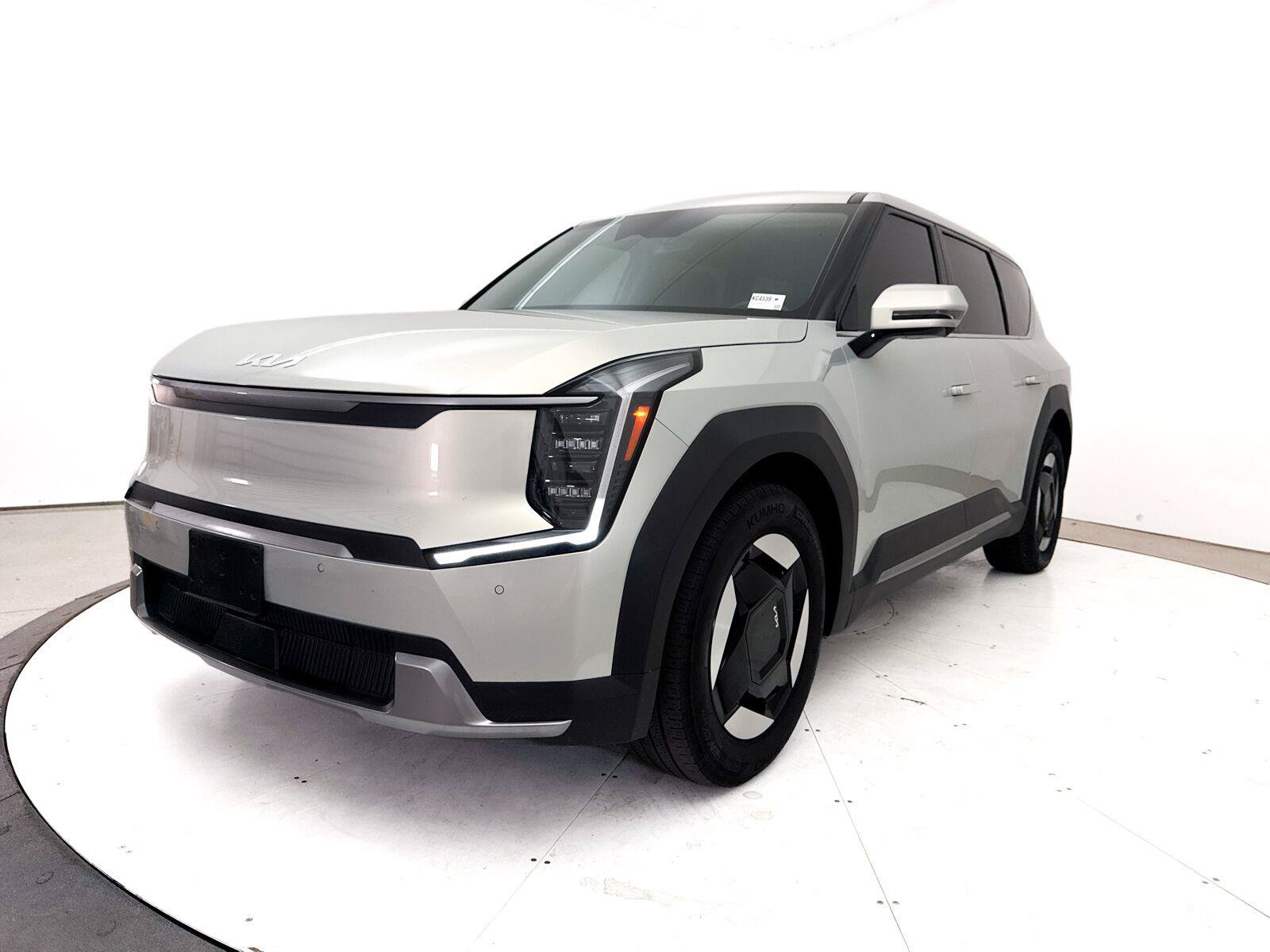 Used 2024 Kia EV9 Light Long Range RWD image 14