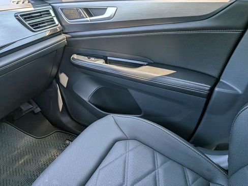 Used 2025 Volkswagen Atlas Cross Sport SE FWD image 18