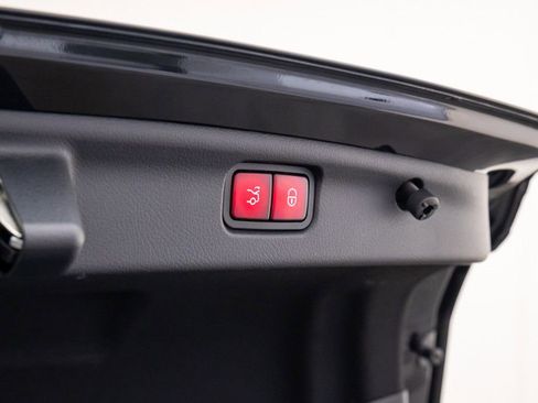 Used 2023 Mercedes-Benz C 300 4MATIC Sedan image 36