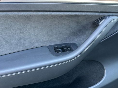 Used 2025 Tesla Model Y Long Range image 11