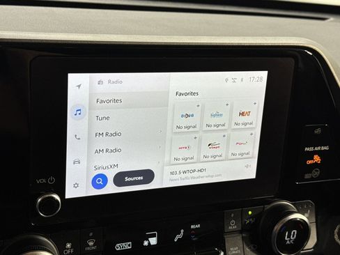 Used 2023 Toyota Highlander XLE FWD image 30