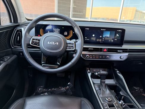 Used 2025 Kia Sorento S FWD image 16