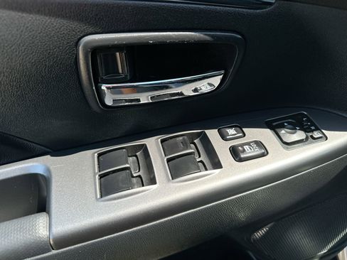 Used 2024 Mitsubishi Outlander Sport SE image 13