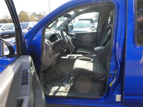 Used 2014 Nissan Frontier Desert Runner image 12