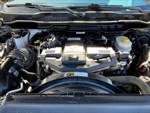Used 2018 RAM 3500 Big Horn image 9