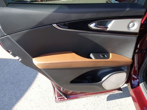 Used 2022 Lincoln Nautilus Reserve w/ Equipment Group 202A image 16