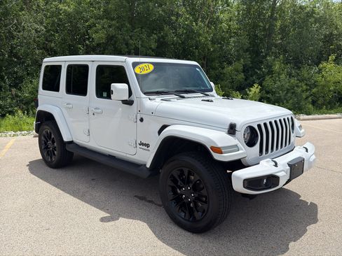 Used 2021 Jeep Wrangler Unlimited Sahara AWD/4WD image 3