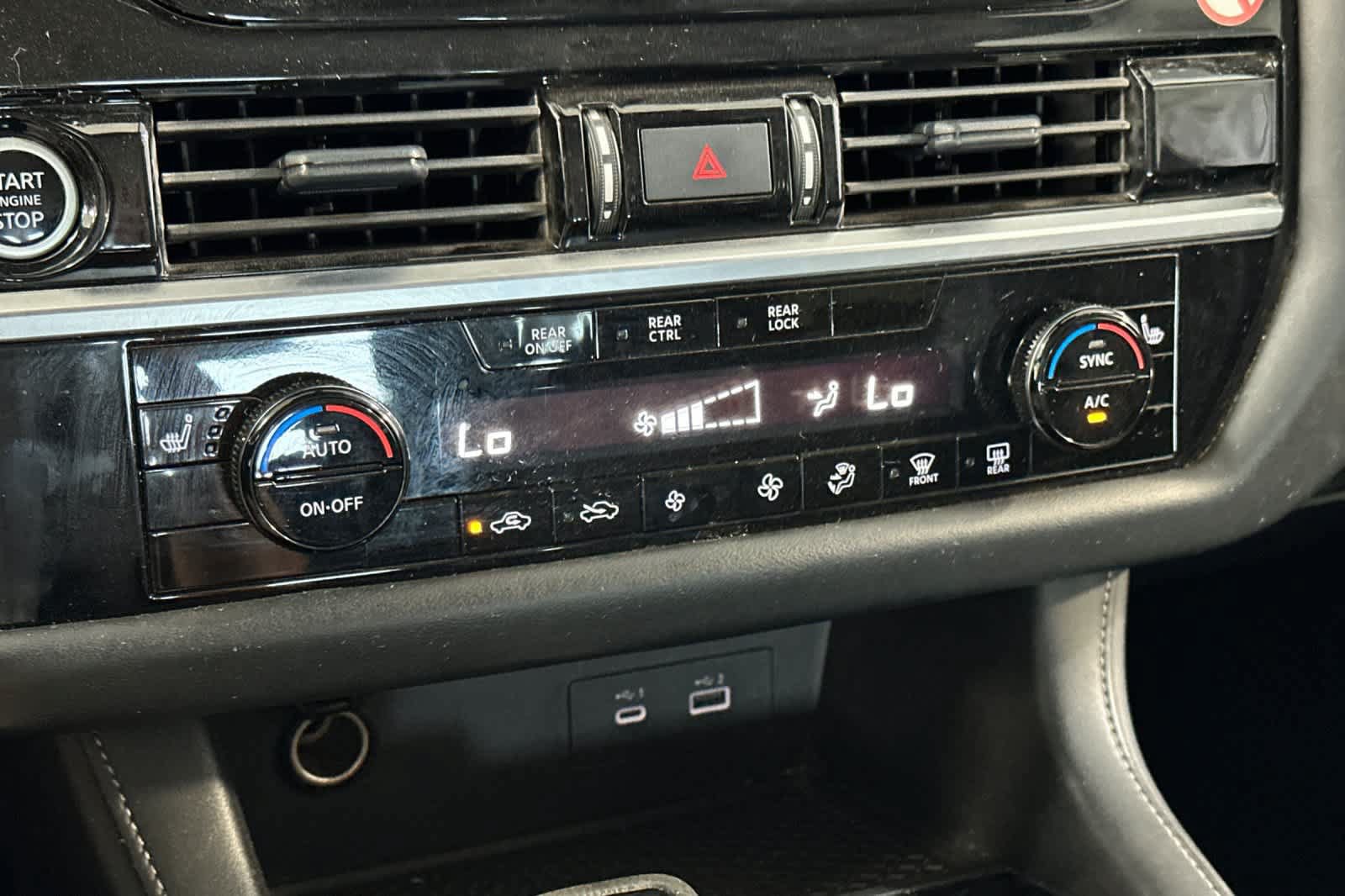 Used 2024 Nissan Pathfinder SV FWD image 23