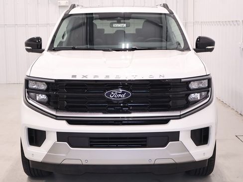 New 2026 Ford Expedition Max Platinum w/ Platinum Ultimate Package AWD/4WD image 4
