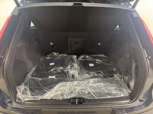 New 2026 Volvo XC40 B5 Ultra w/ Protection Package Premier image 29