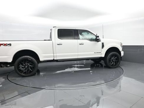 Used 2022 Ford F250 Platinum w/ FX4 Off-Road Package AWD/4WD image 25