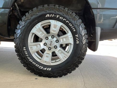 Used 2018 Nissan Titan SV image 39