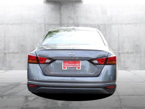 Used 2025 Nissan Altima 2.5 SV FWD image 6