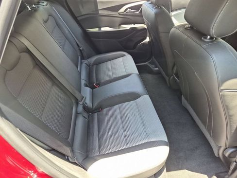Used 2025 Chevrolet Trax LT w/ LT Convenience Package FWD image 29