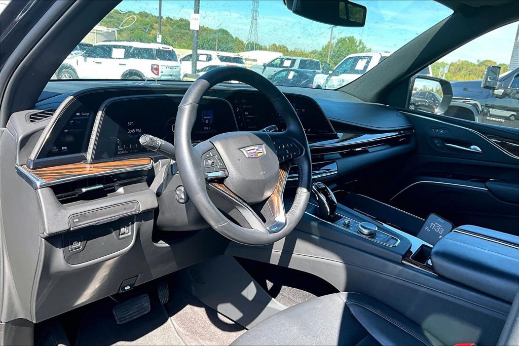 Used 2023 Cadillac Escalade Luxury RWD image 5