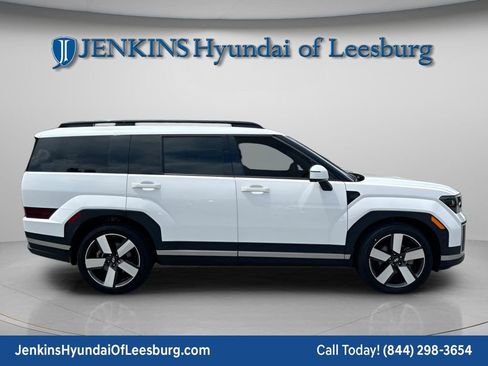 Used 2024 Hyundai Santa Fe Limited FWD image 3