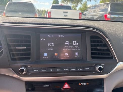 Used 2020 Hyundai Elantra SEL FWD image 12
