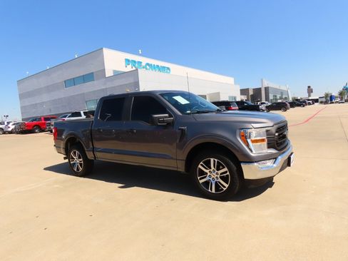 Used 2017 Ford F150 XLT w/ Equipment Group 302A Luxury image 7