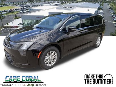 New 2027 Chrysler Pacifica Select w/ Family Tech Group