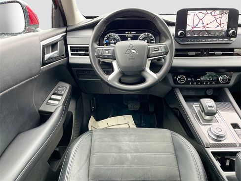Used 2023 Mitsubishi Outlander SE image 21