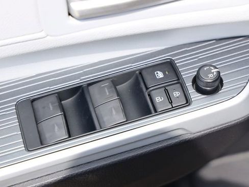 New 2026 Toyota Sienna XLE FWD image 16
