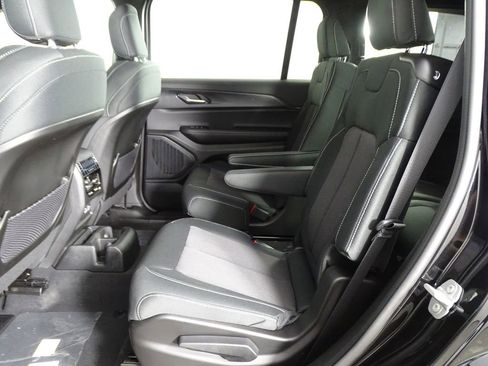 New 2025 Jeep Grand Cherokee L Laredo image 11