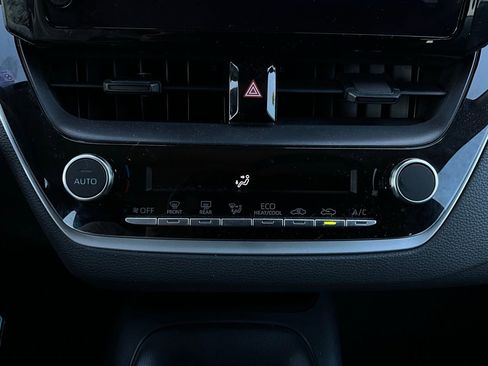 Used 2025 Toyota Corolla LE image 24