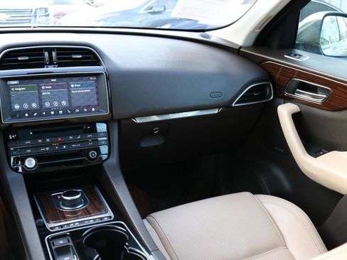Used 2017 Jaguar F-PACE Prestige image 30