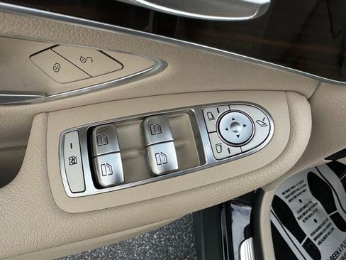 Used 2019 Mercedes-Benz GLC 300 image 5