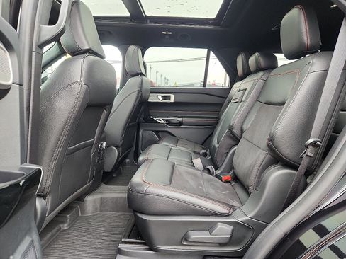 Certified 2022 Ford Explorer ST-Line w/ Class IV Trailer Tow Package image 10