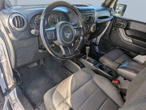 Used 2012 Jeep Wrangler Sahara w/ Connectivity Group image 17