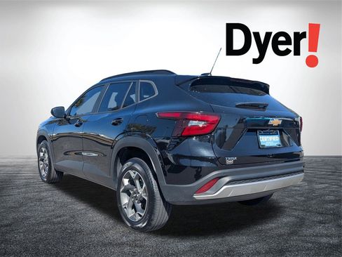 Certified 2025 Chevrolet Trax LT w/ Driver Confidence Package image 8